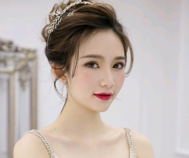 威廉希尔williamhill你的婚纱照不美？照相之前谨记这几个“心思”妆饰做最美新娘(图4)
